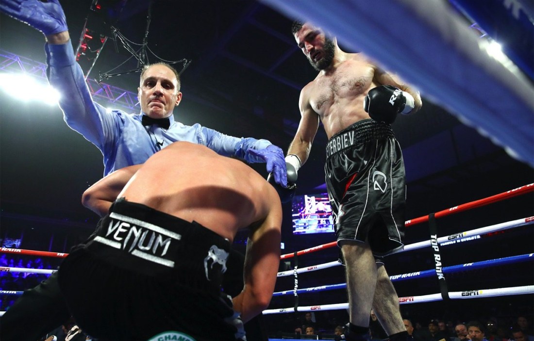 0-artur_beterbiev_vs_oleksandr_gvozdyk_stoppage-1300x866.jpg