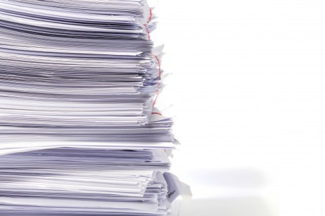 pile-documents-isole-fond-blanc_38480-549