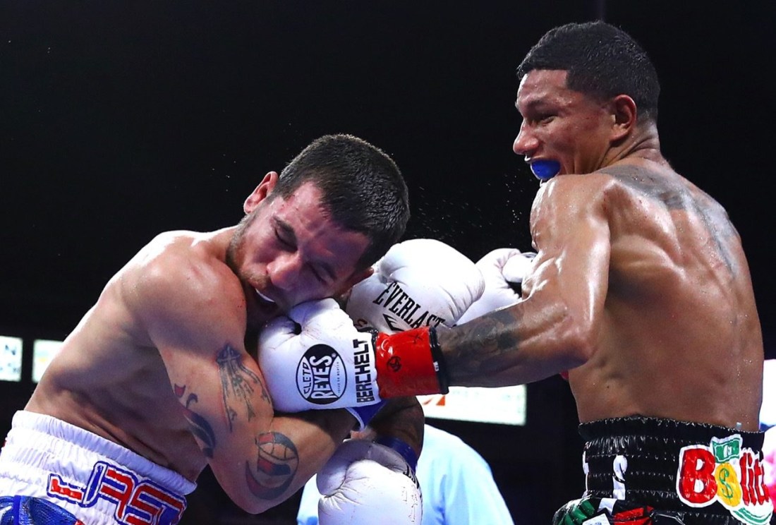 0-Miguel_Berchelt_vs_Jason_Sosa_action8-1300x915